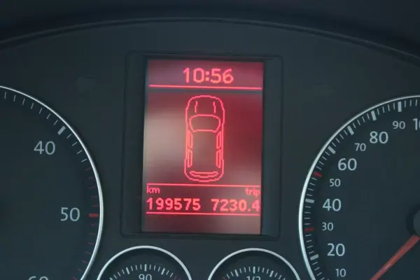 Volkswagen Golf Variant 2008 - 6500 EUR, 199575 km - AUTO.MOTO.pt - 199575km - foto 9 de 16