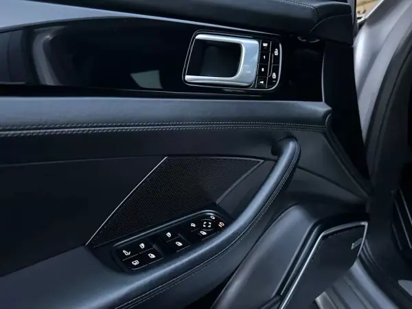 Porsche Panamera Sport Turismo 2021 - 79800 EUR, 95000 km - AUTO.MOTO.pt - 95000km - foto 14 de 20