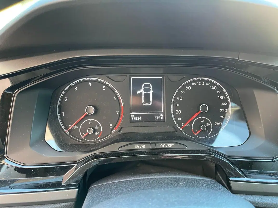 Volkswagen Polo 2018 - 10500 EUR, 85000 km - 85000km - foto 8 de 11