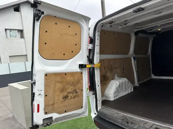 Ford Transit 2020 - 16900 EUR, 200000 km - AUTO.MOTO.pt - 200000km - foto 14 de 37