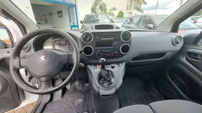Peugeot Partner 1.6 BlueHDI L2 - 3 Lugares 2018 - 9900 EUR, 250472 km - AUTO.MOTO.pt - 250472km - foto 15 de 26