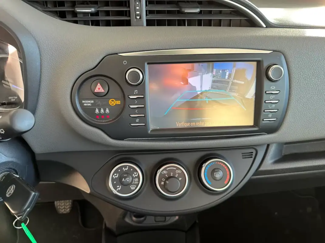 Toyota Yaris 2018 - 14900 EUR, 41312 km - AUTO.MOTO.pt - 41312km - foto 17 de 27