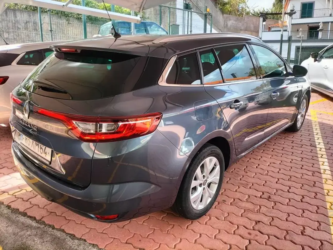 Renault Mégane Sport Tourer 2019 - 17950 EUR, 80000 km - AUTO.MOTO.pt - 80000km - foto 6 de 13
