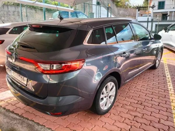 Renault Mégane Sport Tourer 2019 - 17950 EUR, 80000 km - AUTO.MOTO.pt - 80000km - foto 6 de 13