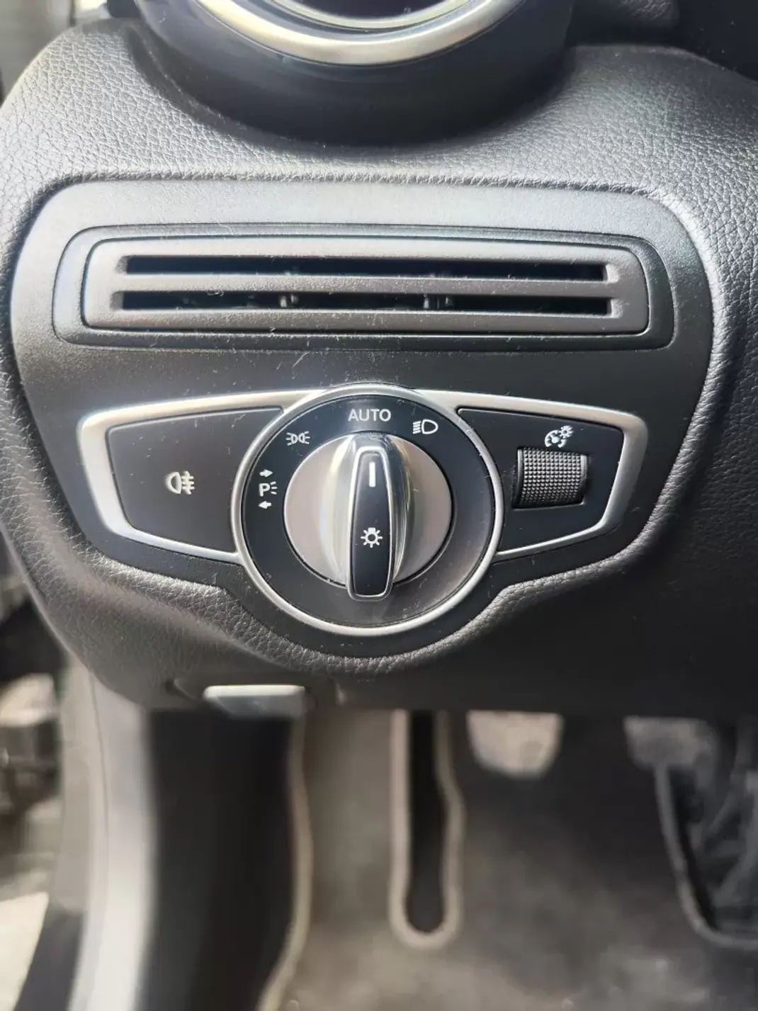 Mercedes-Benz C 200 2017 - 18980 EUR, 136500 km - AUTO.MOTO.pt - 136500km - foto 25 de 40