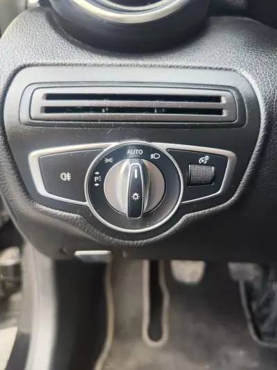 Mercedes-Benz C 200 2017 - 18980 EUR, 136500 km - AUTO.MOTO.pt - 136500km - foto 25 de 40