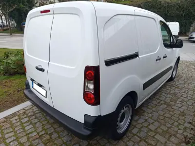 Peugeot Partner 1.6 HDI 100cv 3 Lug 2017 - 9990 EUR, 224423 km - AUTO.MOTO.pt - 224423km - foto 4 de 9
