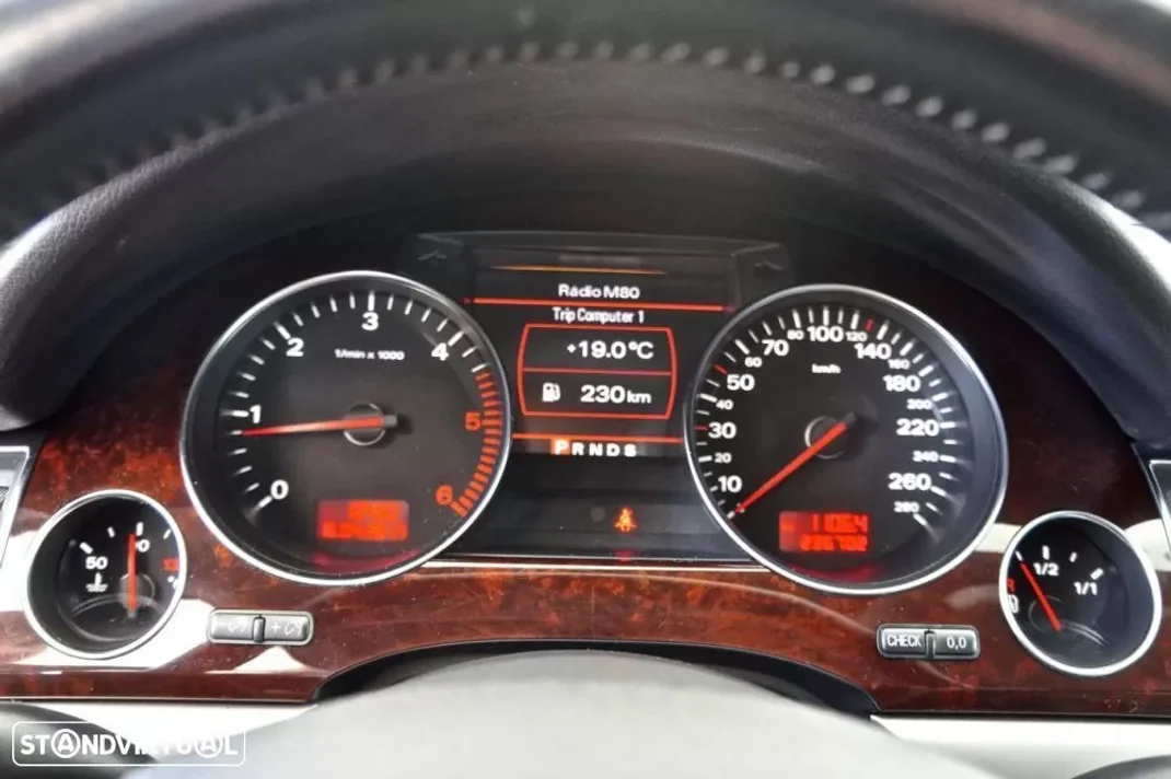 Audi A8 2006 - 16000 EUR, 236702 km - AUTO.MOTO.pt - 236702km - foto 7 de 21