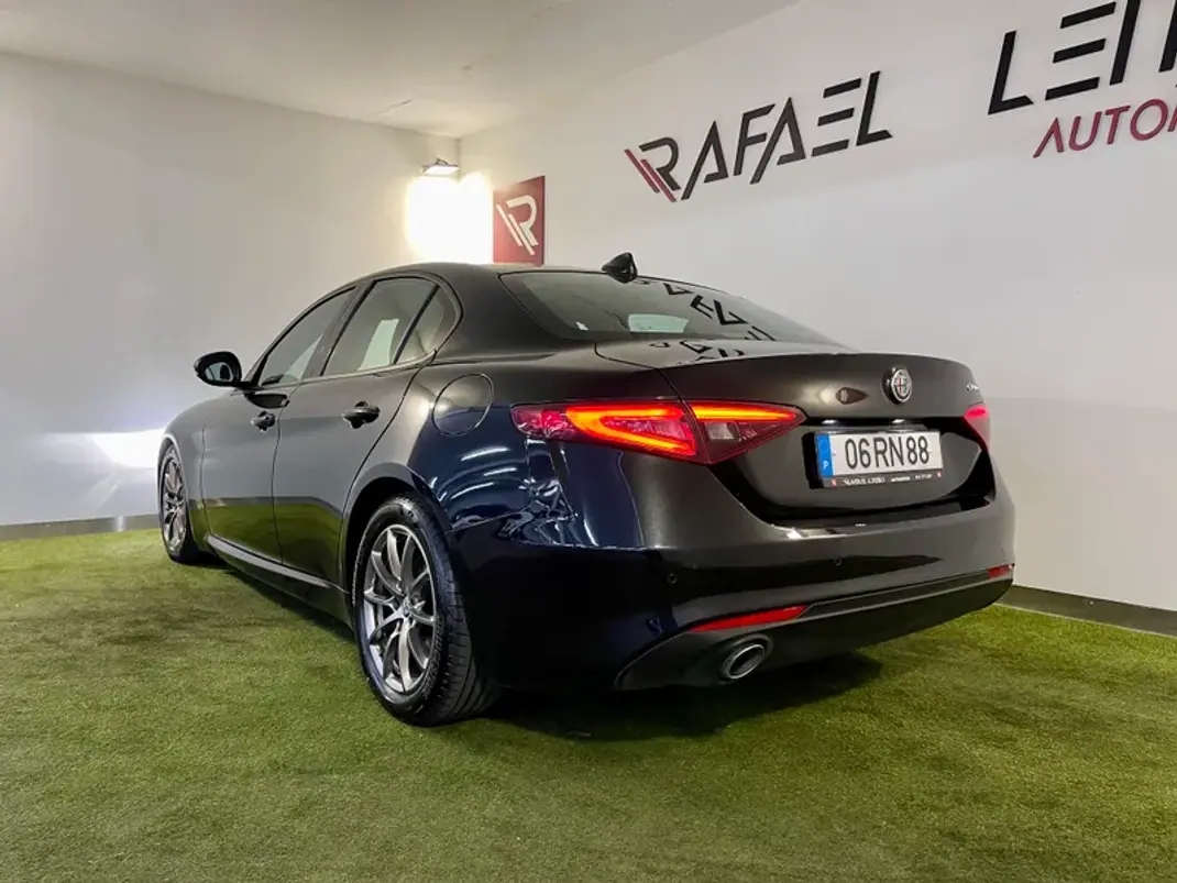 Alfa Romeo Giulia 2016 - 18500 EUR, 153000 km - AUTO.MOTO.pt - 153000km - foto 8 de 35