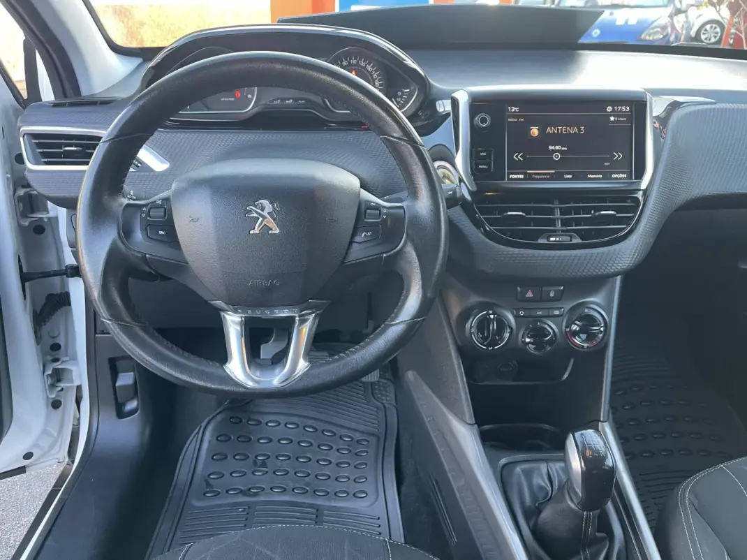Peugeot 2008 2017 - 11950 EUR, 161968 km - AUTO.MOTO.pt - 161968km - foto 10 de 12