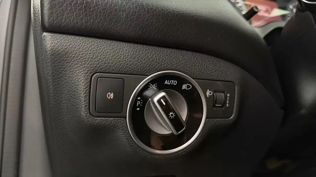 Mercedes-Benz A 180 2013 - 12990 EUR, 237399 km - AUTO.MOTO.pt - 237399km - foto 15 de 28