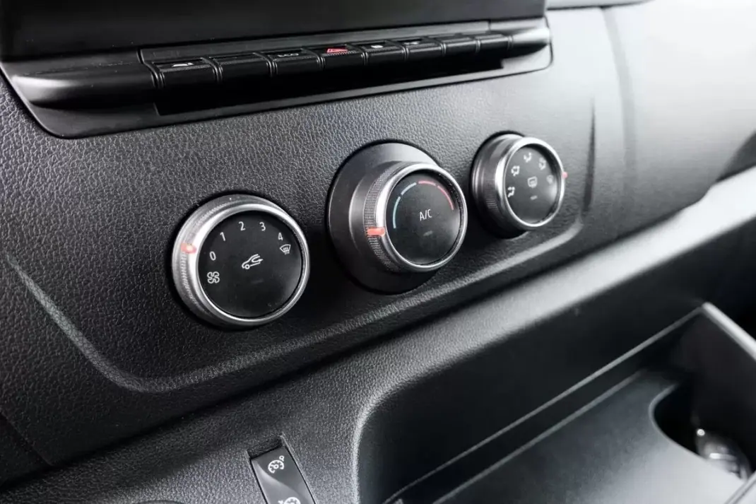 Renault MASTER 2.2DCI CAIXA ABERTA 2023 - 22750 EUR, 166000 km - AUTO.MOTO.pt - 166000km - foto 7 de 20