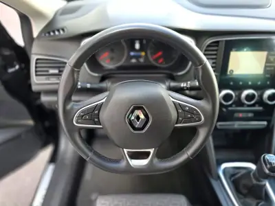 Renault Mégane 2021 - 15400 EUR, 63000 km - AUTO.MOTO.pt - 63000km - foto 14 de 30