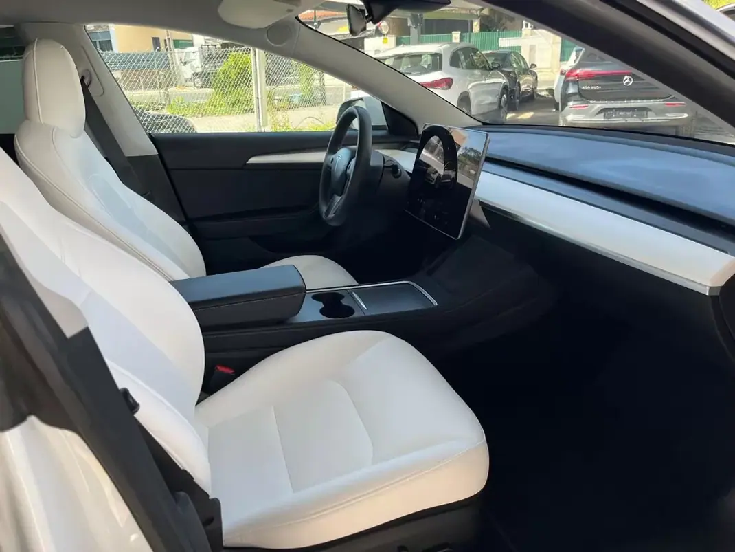 Tesla Model 3 2023 - 28990 EUR, 65000 km - AUTO.MOTO.pt - 65000km - foto 13 de 20