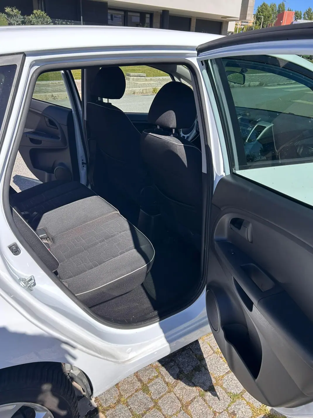 Kia Venga 2013 - 10500 EUR, 24000 km - AUTO.MOTO.pt - 24000km - foto 13 de 14