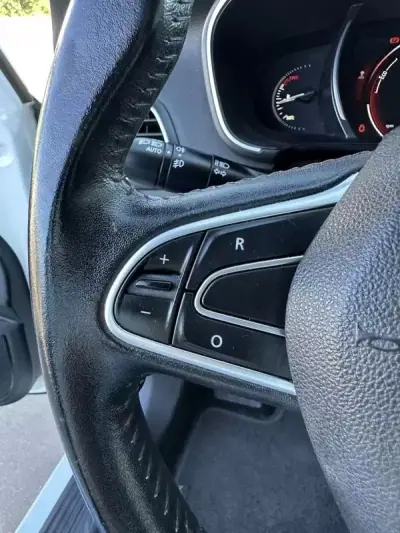 Renault Mégane Sport Tourer 2017 - 9900 EUR, 190000 km - AUTO.MOTO.pt - 190000km - foto 37 de 60
