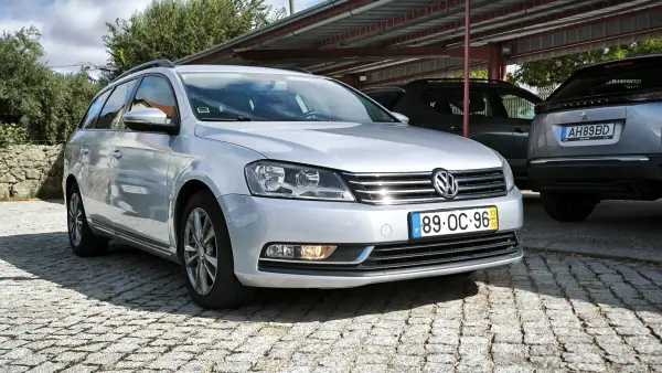 Volkswagen Passat 2013 - 10950 EUR, 215000 km - AUTO.MOTO.pt - 215000km - foto 3 de 10