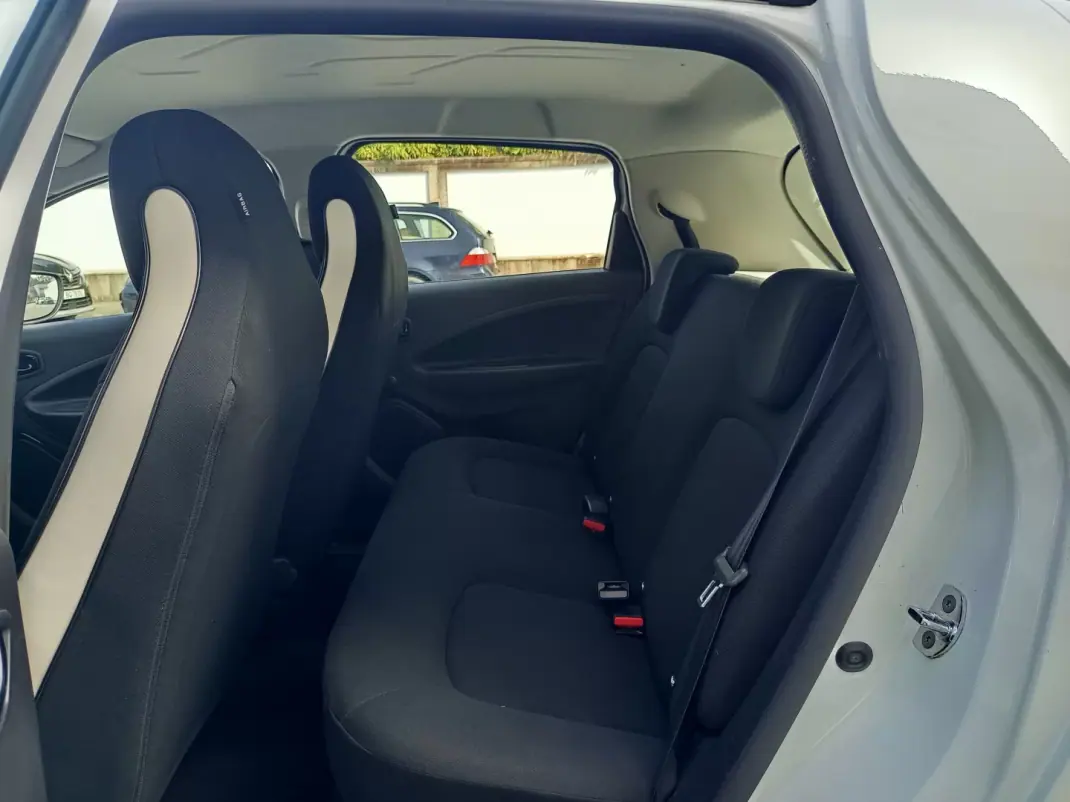 Renault Zoe 2020 - 13990 EUR, 24000 km - AUTO.MOTO.pt - 24000km - foto 11 de 17