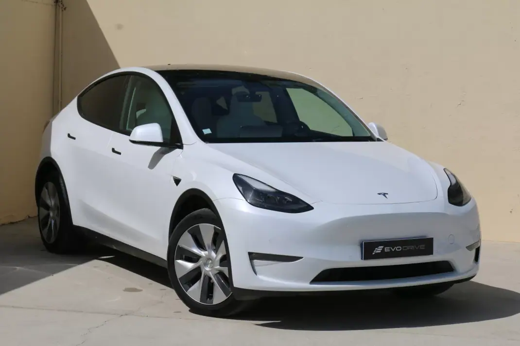 Tesla Model Y 2022 - 34490 EUR, 74000 km - AUTO.MOTO.pt - 74000km - foto 1 de 9