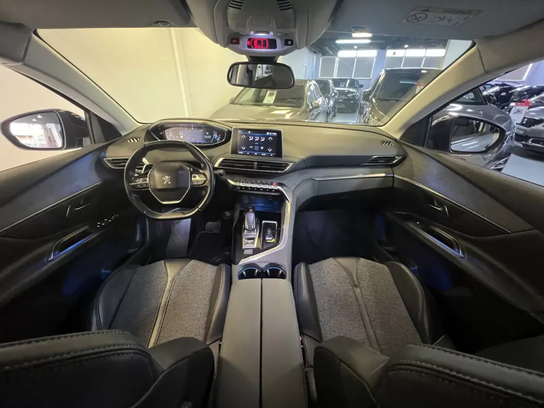 Peugeot 3008 2018 - 14990 EUR, 103000 km - 103000km - foto 6 de 35