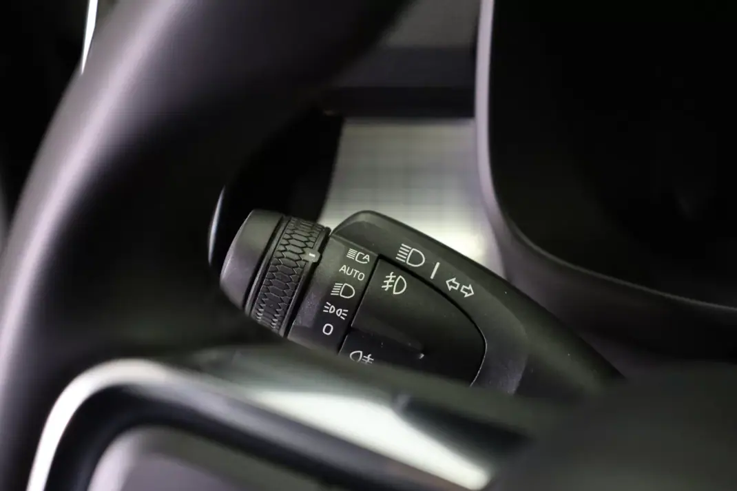 Volvo XC 40 2022 - 28990 EUR, 98750 km - AUTO.MOTO.pt - 98750km - foto 49 de 51