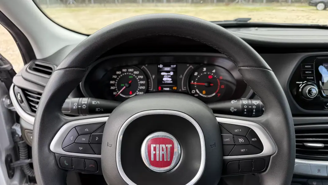 Fiat Tipo Station Wagon 2019 - 12750 EUR, 75000 km - AUTO.MOTO.pt - 75000km - foto 20 de 32