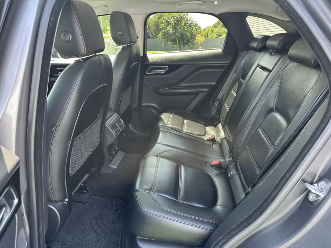 Jaguar F-Pace 2018 - 22500 EUR, 146000 km - 146000km - foto 32 de 69