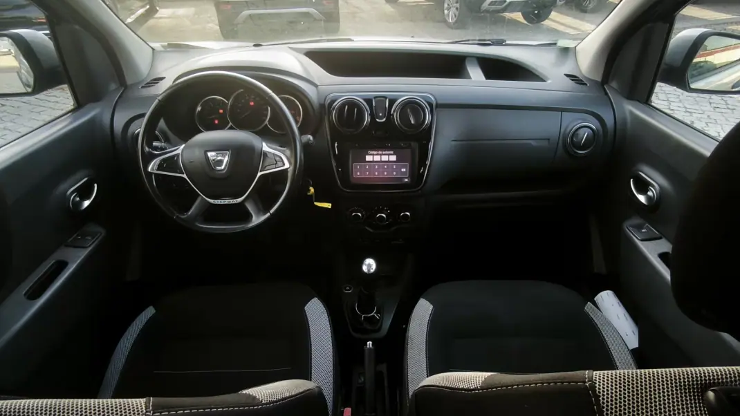 Dacia Dokker 2018 - 10950 EUR, 125000 km - AUTO.MOTO.pt - 125000km - foto 10 de 11
