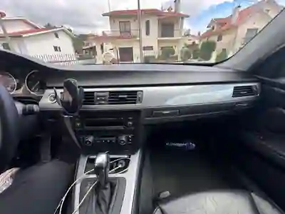 BMW 320 2009 - 11000 EUR, 240 km - AUTO.MOTO.pt - 240km - foto 4 de 8