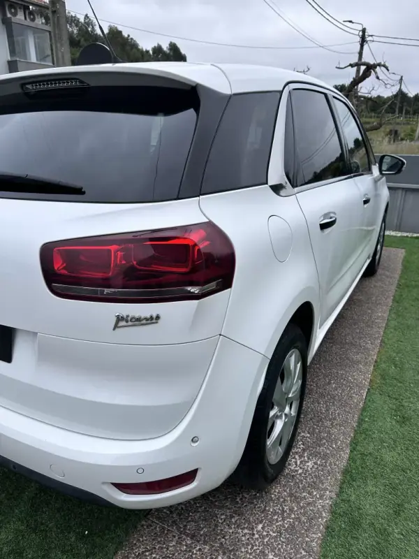 Citroën C4 Picasso 2015 - 9250 EUR, 160000 km - AUTO.MOTO.pt - 160000km - foto 14 de 68