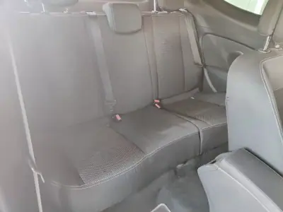 Renault Mégane Coupe 2010 - 18950 EUR, 157000 km - AUTO.MOTO.pt - 157000km - foto 15 de 39