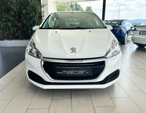 Peugeot 208 2018 - 11990 EUR, 141744 km - AUTO.MOTO.pt - 141744km - foto 2 de 21