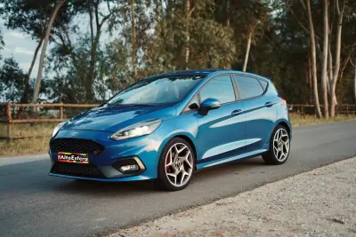 Ford Fiesta 2019 - 19900 EUR, 89800 km - AUTO.MOTO.pt - 89800km - foto 1 de 11