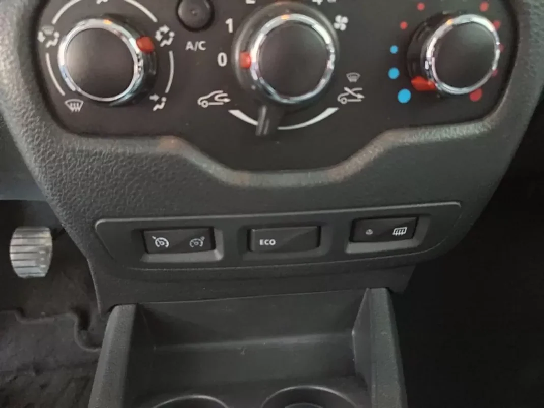 Dacia Lodgy 2016 - 12900 EUR, 161000 km - AUTO.MOTO.pt - 161000km - foto 13 de 16