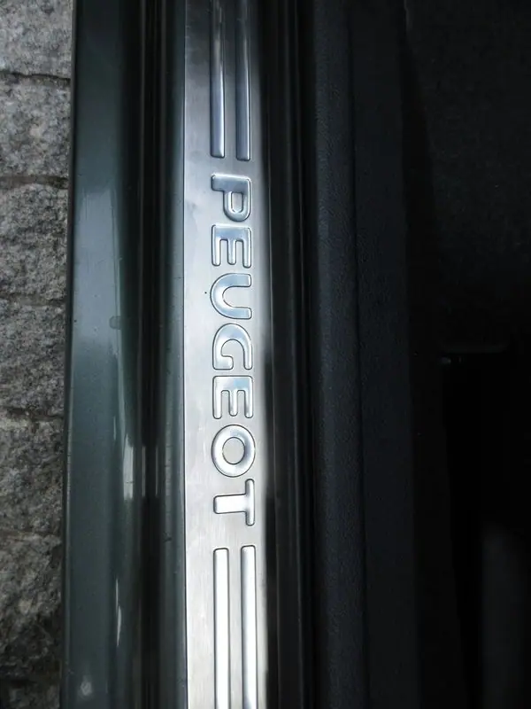 Peugeot 407 SW 2008 - 3999 EUR, 218000 km - AUTO.MOTO.pt - 218000km - foto 13 de 16