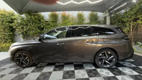 Peugeot 308 SW 2022 - 22500 EUR, 76000 km - AUTO.MOTO.pt - 76000km - foto 3 de 35