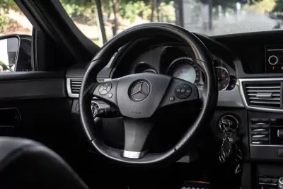 Mercedes-Benz E 250 2010 - 12990 EUR, 273813 km - 273813km - foto 29 de 36