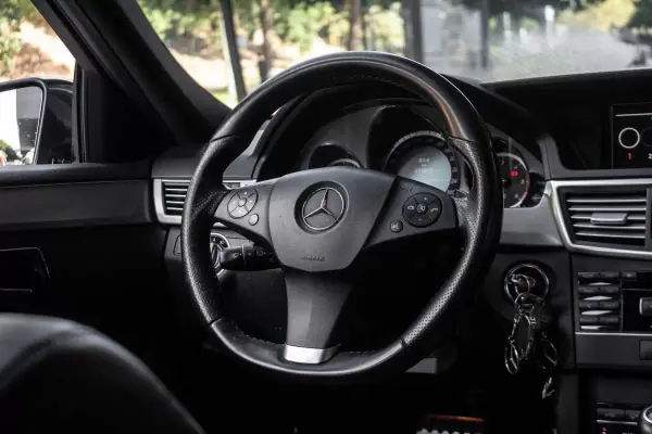 Mercedes-Benz E 250 2010 - 12990 EUR, 273813 km - 273813km - foto 29 de 36