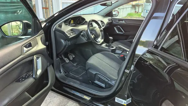 Peugeot 308 2020 - 10950 EUR, 202478 km - AUTO.MOTO.pt - 202478km - foto 15 de 15