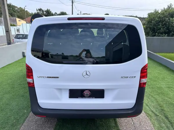 Mercedes-Benz Vito Tourer 2018 - 24900 EUR, 175000 km - AUTO.MOTO.pt - 175000km - foto 13 de 49