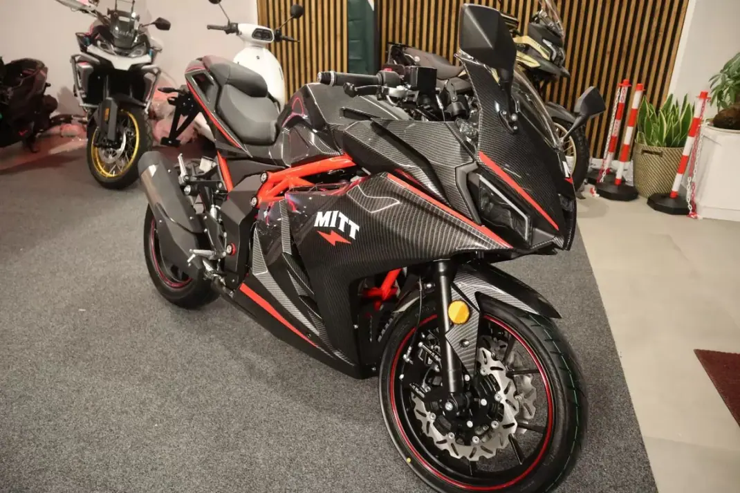 2026 - 3990 EUR, 1 km - AUTO.MOTO.pt - 1km - foto 4 de 17