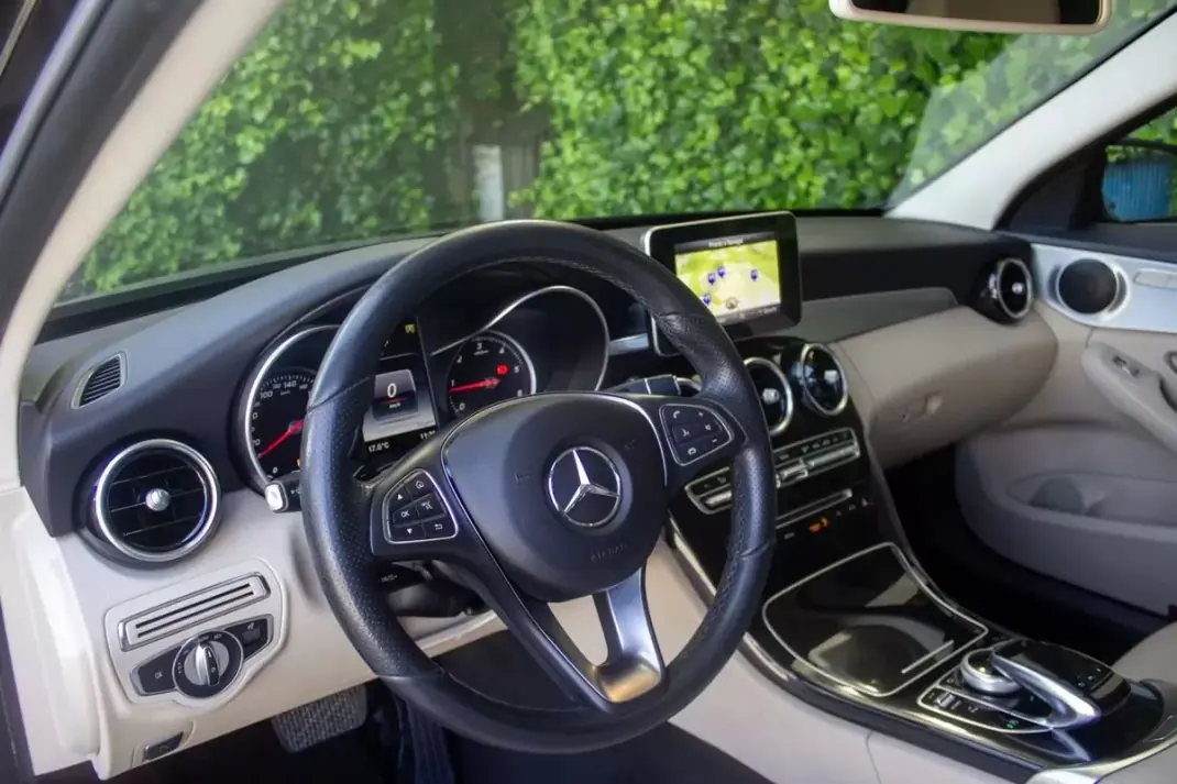 Mercedes-Benz C 220 2017 - 23900 EUR, 125000 km - AUTO.MOTO.pt - 125000km - foto 11 de 16