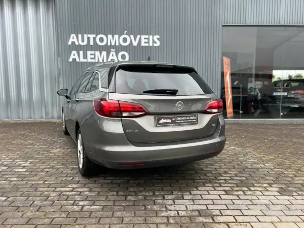 Opel Astra Sports Tourer 2016 - 8950 EUR, 205645 km - AUTO.MOTO.pt - 205645km - foto 7 de 17