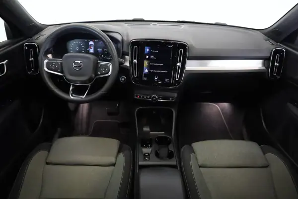 Volvo XC 40 2022 - 28990 EUR, 98750 km - AUTO.MOTO.pt - 98750km - foto 26 de 51