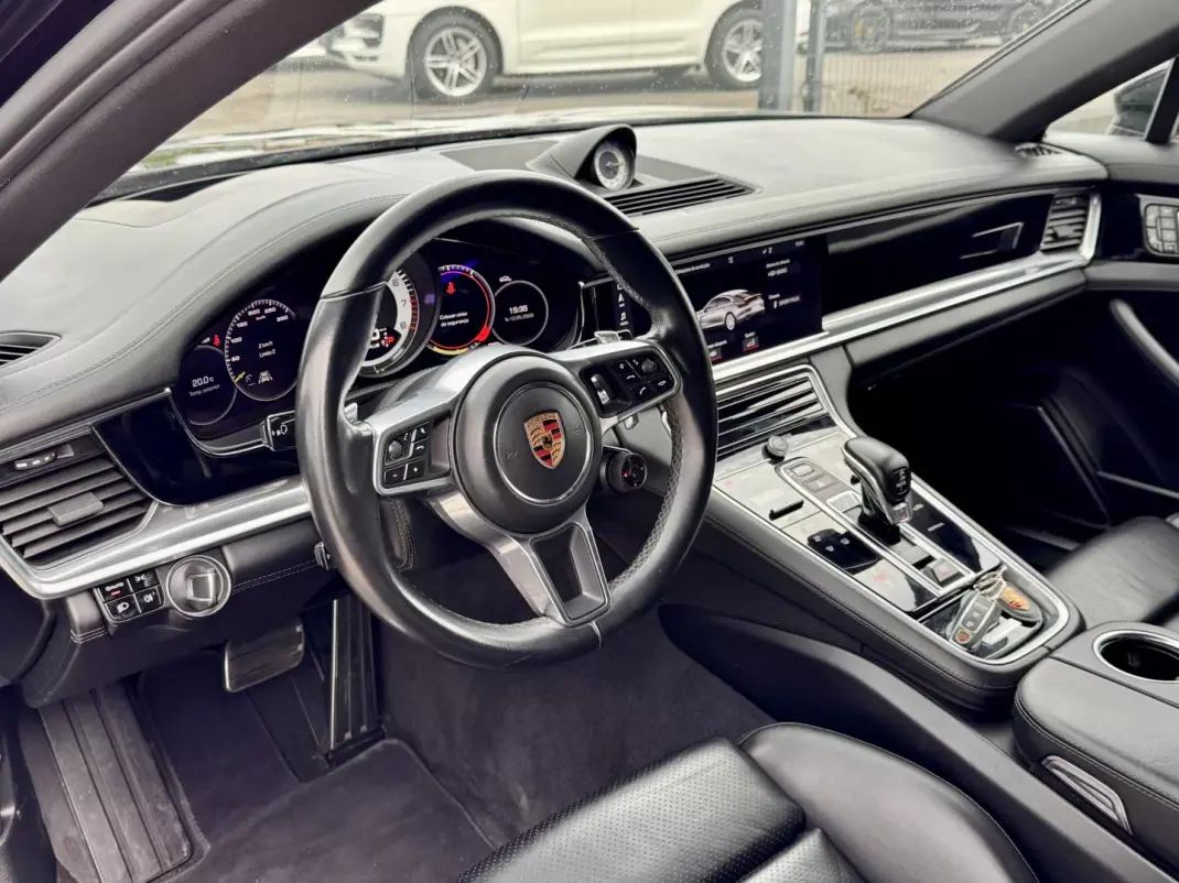 Porsche Panamera 2019 - 75990 EUR, 69000 km - AUTO.MOTO.pt - 69000km - foto 8 de 17