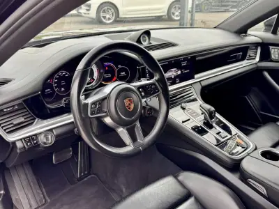 Porsche Panamera 2019 - 75990 EUR, 69000 km - AUTO.MOTO.pt - 69000km - foto 8 de 17