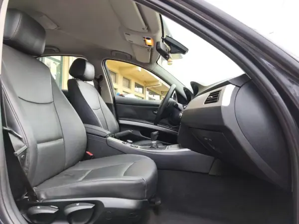 BMW 318 2010 - 8900 EUR, 360000 km - AUTO.MOTO.pt - 360000km - foto 19 de 27