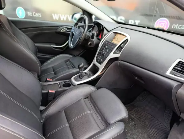 Opel Astra GTC 2012 - 11900 EUR, 95263 km - AUTO.MOTO.pt - 95263km - foto 15 de 22