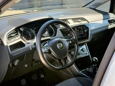 Volkswagen Touran 2017 - 13990 EUR, 198000 km - AUTO.MOTO.pt - 198000km - foto 5 de 13