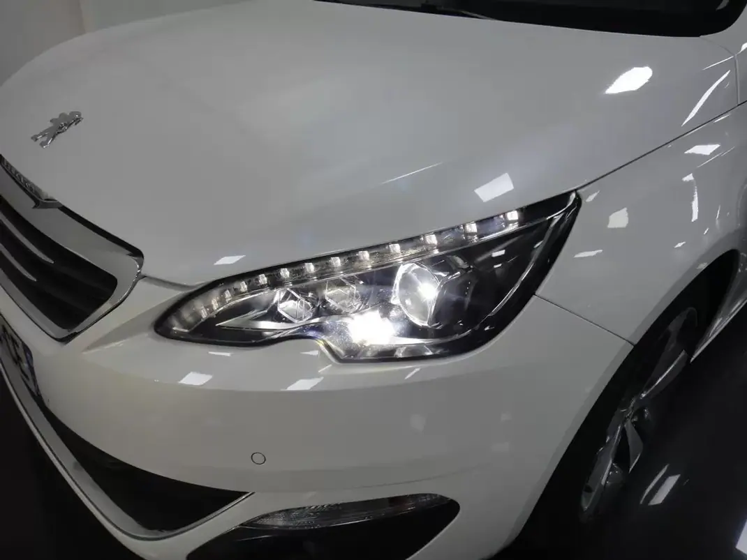 Peugeot 308 2016 - 10500 EUR, 136000 km - AUTO.MOTO.pt - 136000km - foto 9 de 26